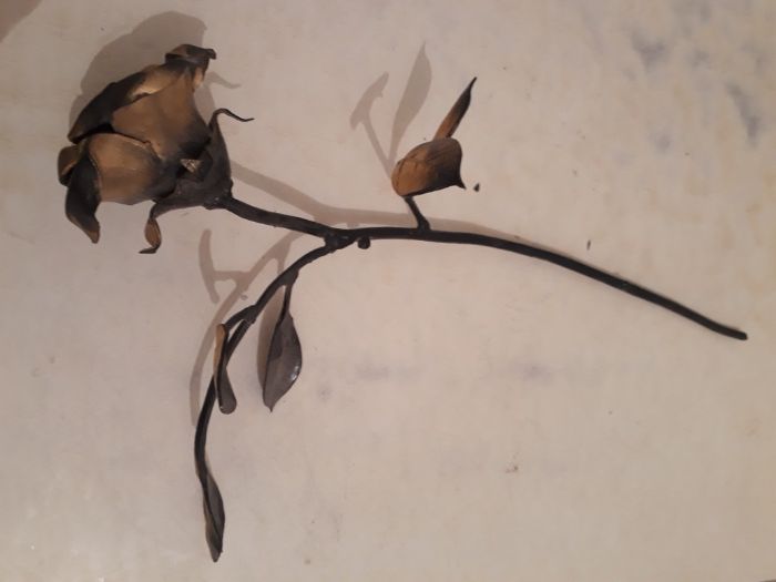 Продам розу из металла.