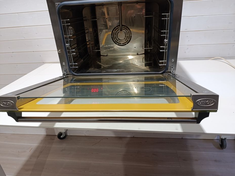 Piec konwekcyjno-parowy Unox XF 135.