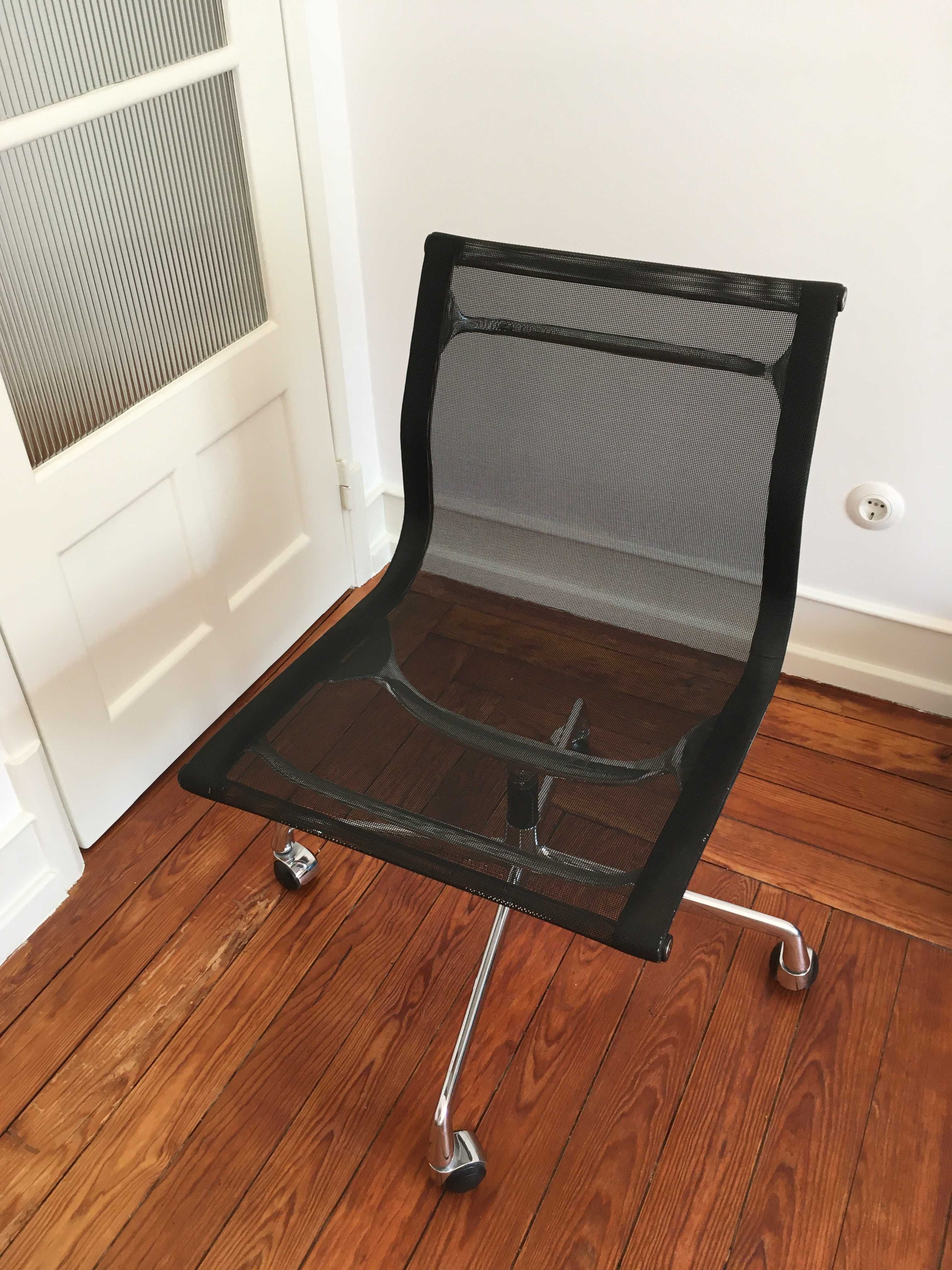 Cadeira  – Charles & Ray Eames – – EA 108 Aluminum Group -ICF