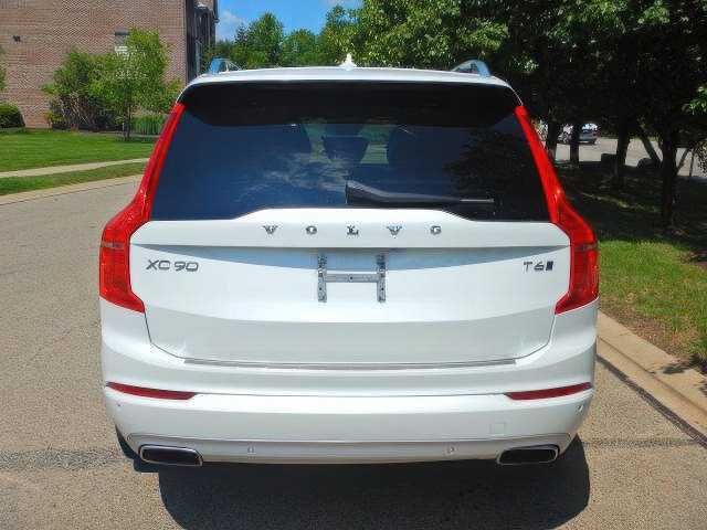 2018 Volvo XC90 T6 Momentum