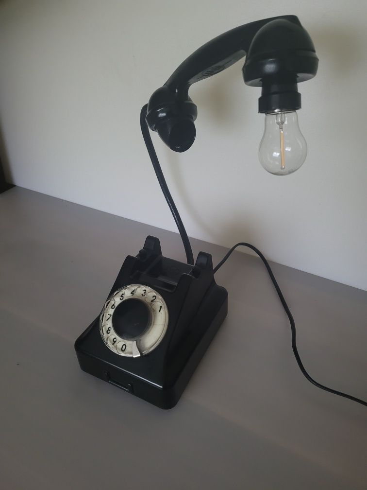 Lampka nocna ,ozdobna na bazie starego telefonu w stylu vintage.