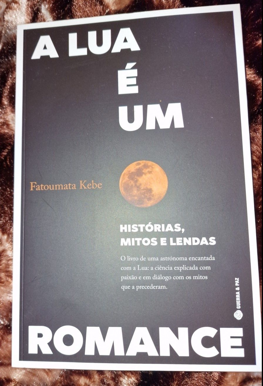 A Lua é um Romance de Fatoumata Kebe