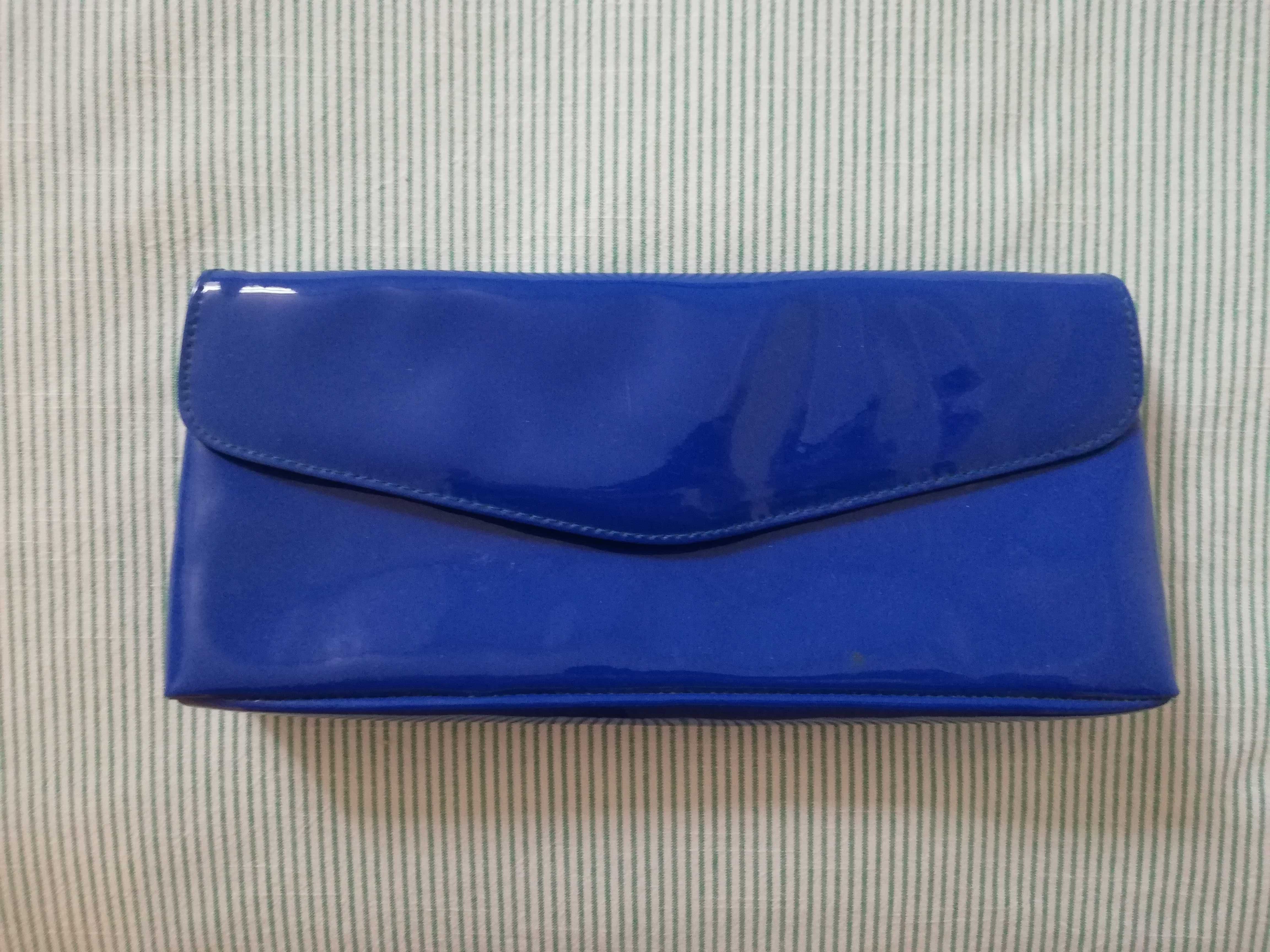 Mala envelope (clutch) azul eléctrico