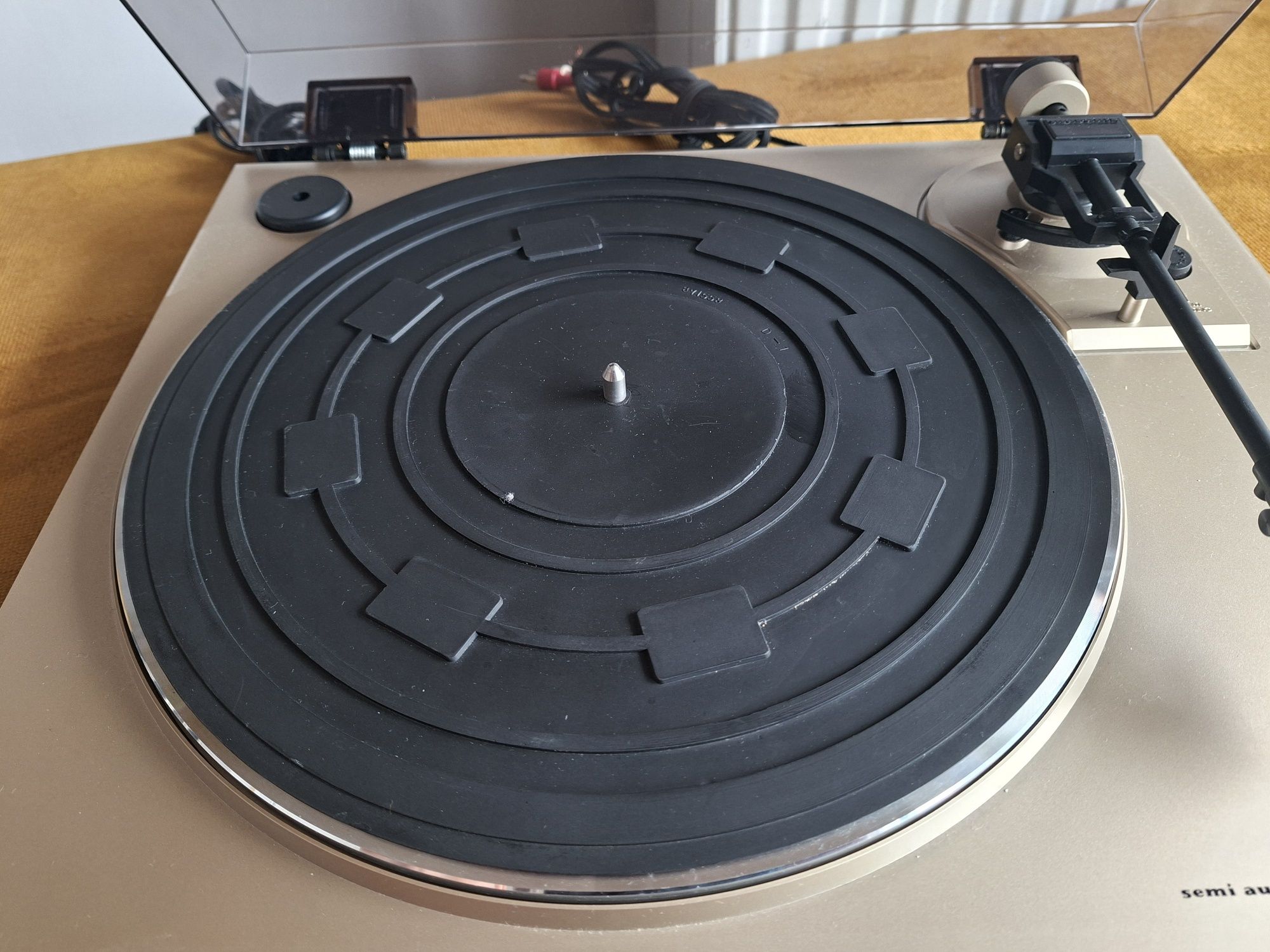 Gramofon Marantz TT 130