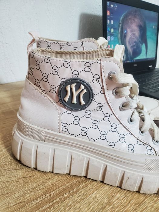 кеди, кросівки, ботинки