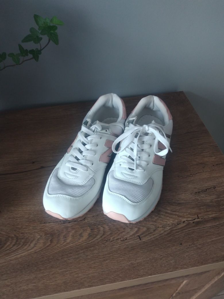 Buty  sportowe damskie 39