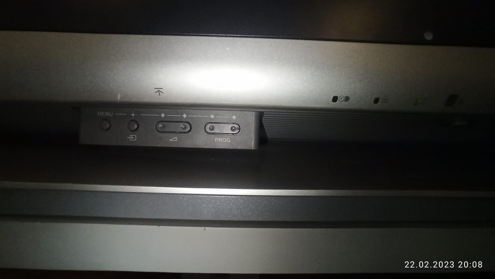 Telewizor projekcyjny LCD 50" Sony KDF-50E2010 ze stolkiiem