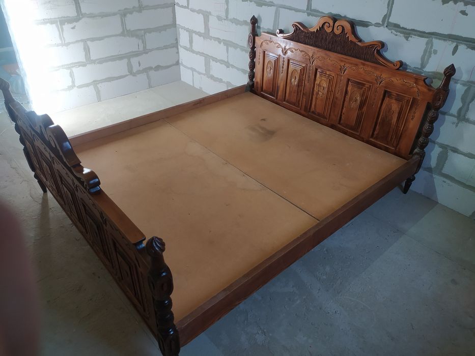 Двоспальне ліжко