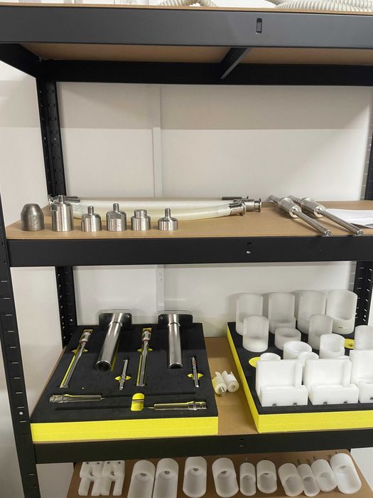 Półautomatyczny zestaw dozująco-pakujący do płynów dozownik tłokowy