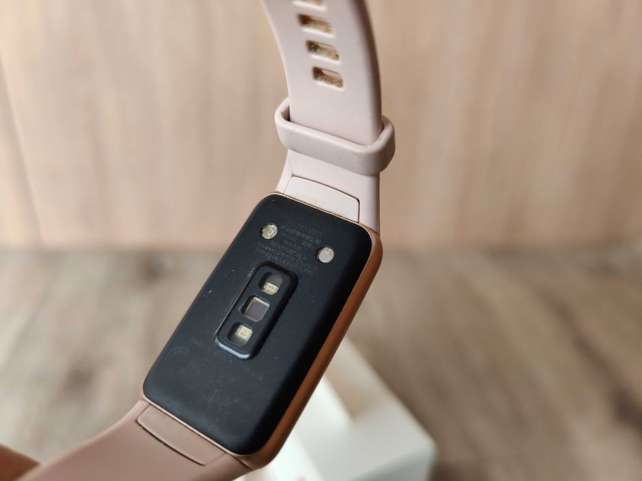 Смарт Часы  Huawei Band 6