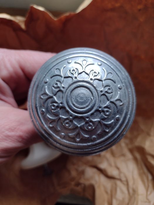 Крючки ручки мебельные дверные