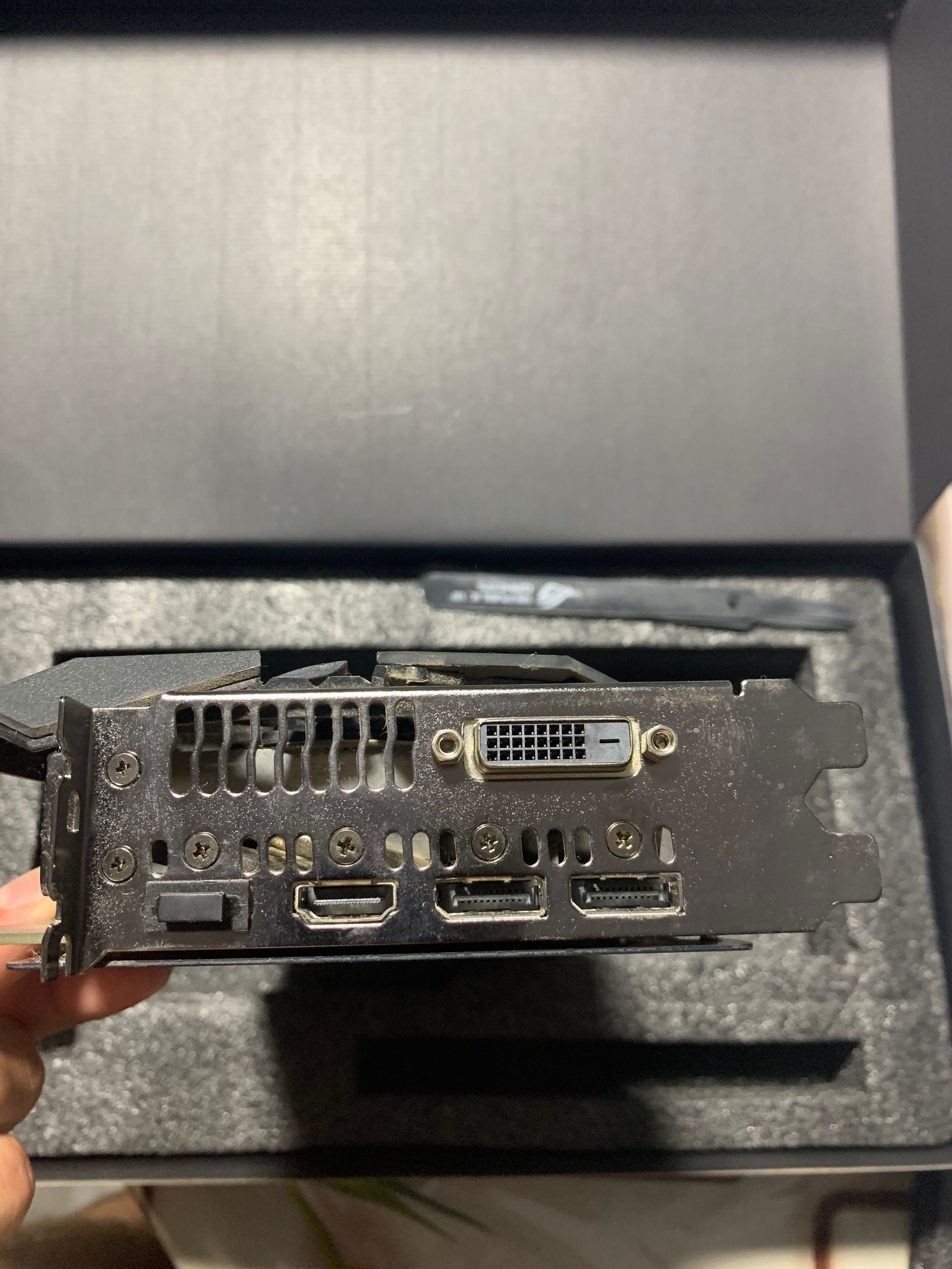 Asus ROG Strix RX 580 8 ГБ — як нова, з коробкою та чеками