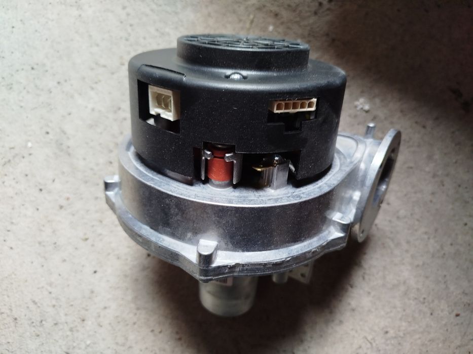 Wentylator kotła Ariston Genus HP 45