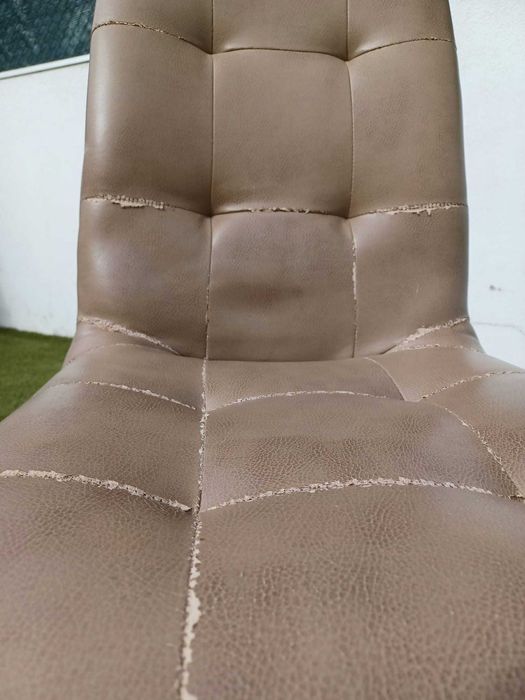 6 Cadeiras Sala Estar — 15€! Estrutura Metálica, Precisa Forro Novo