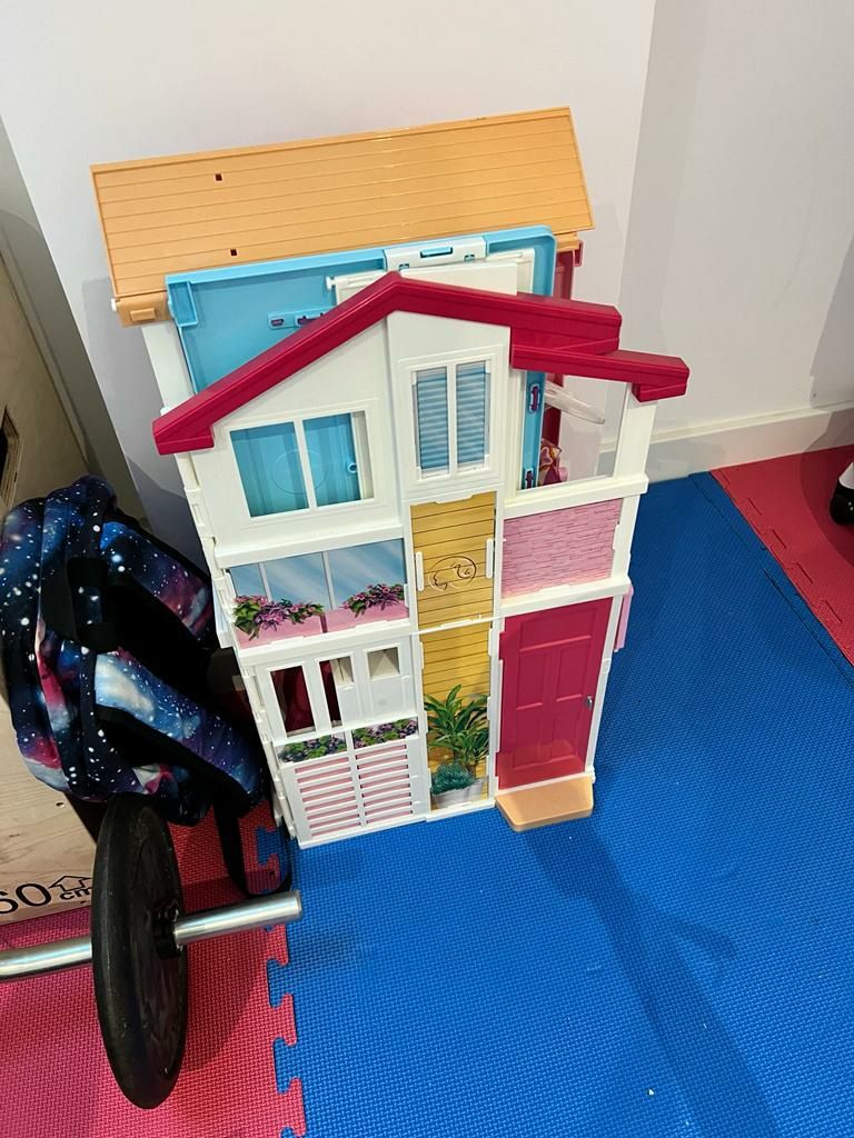 Barbie domek miejski z wyposażeniem 3 poziomy DLY32