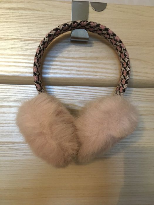 Теплі вушка) Можна регулювати в різні сторони