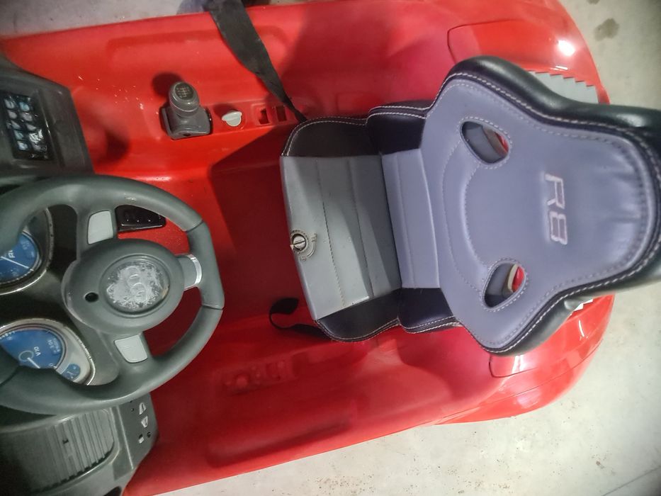 Carro replica original Audi a bateria e comando