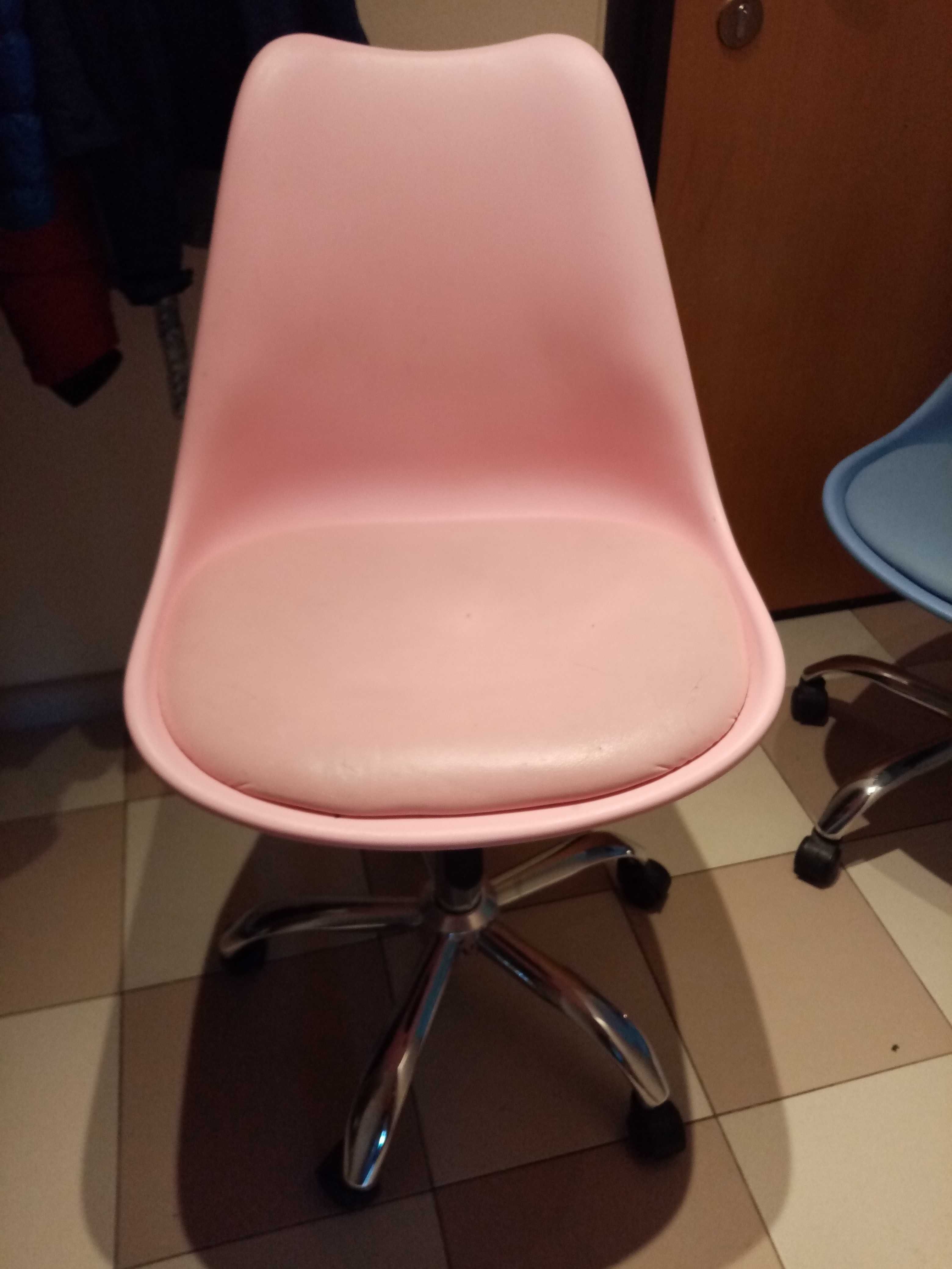 Krzesło obrotowe do biurka różowe i niebieskie
