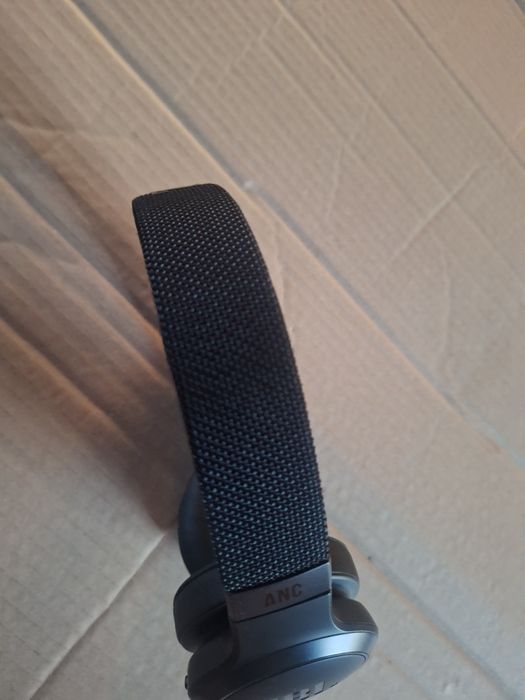 Słuchawki bezprzewodowe  bluetooth JBL Live 460NC wada!!