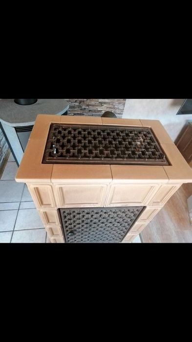 Piec kominkowy kaflowy stan bardzo dobry oddaje dużo ciepła.