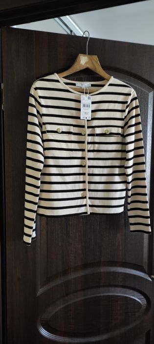 Пиджак трикотажный бренд МАNGO  р. L . Сезон весна лето.