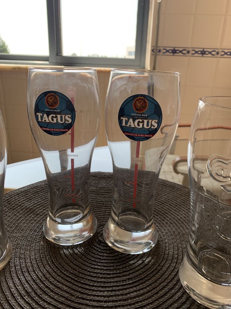 4 Copos  altas para cerveja ou bebidas com suporte