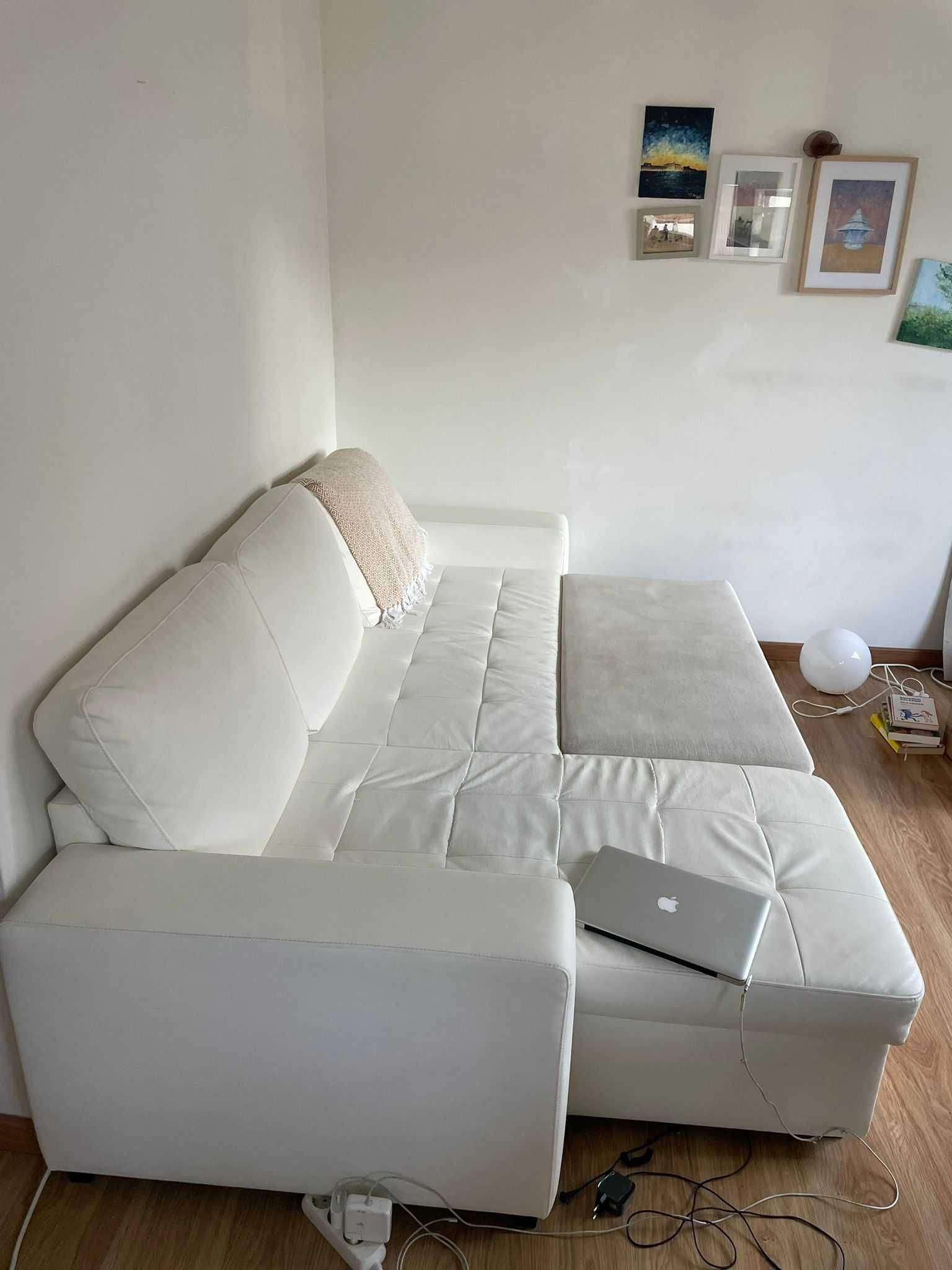 Sofá branco em L, extensível
