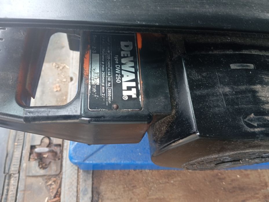 Máquina de cortar madeira DeWalt