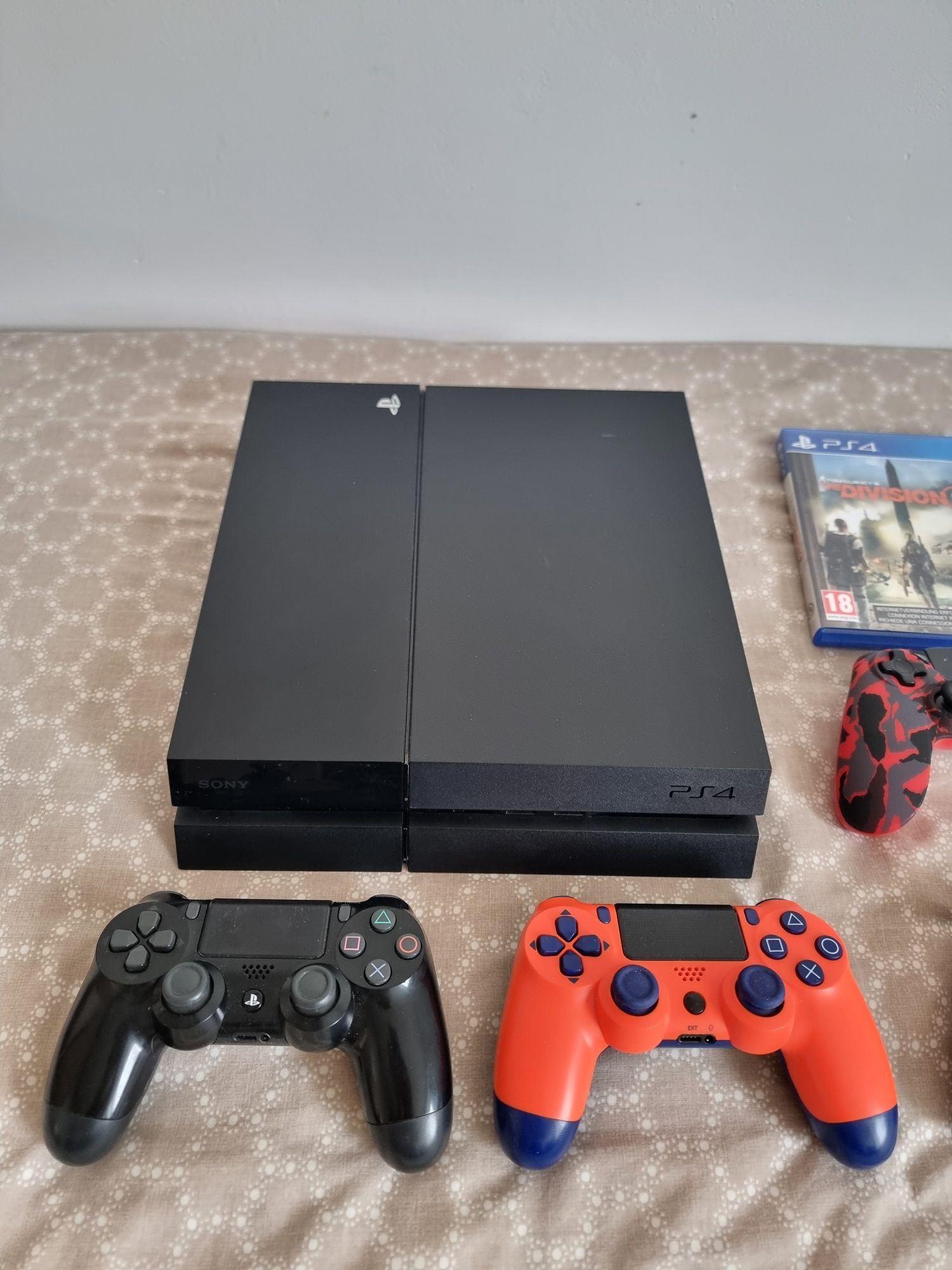Playstation 4 PS4 zestaw 4 pady i gra