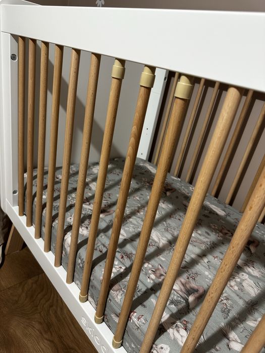 Łóżeczko dziecięce z wygodnym materacem