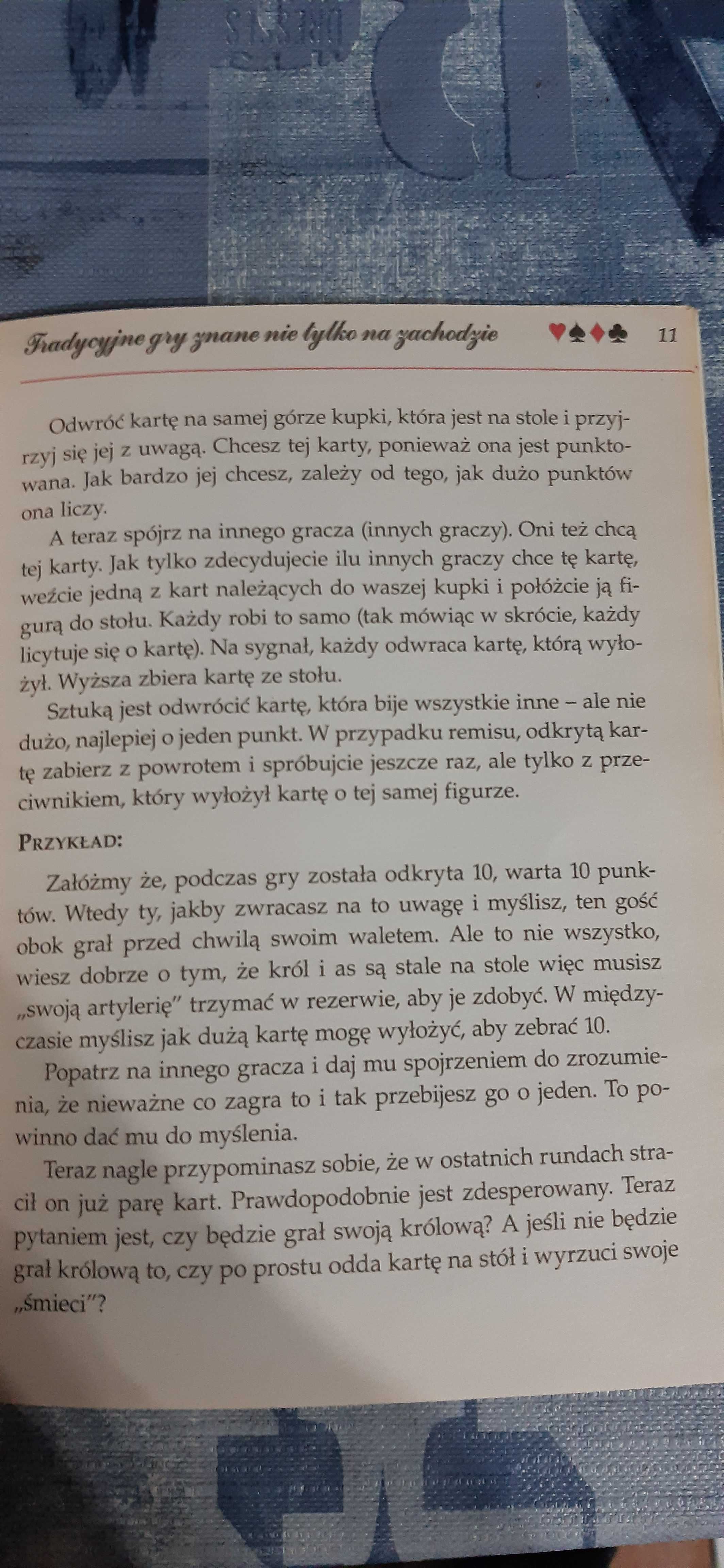 gry karciane, stara książka z talia kart dla kolekcjonerów