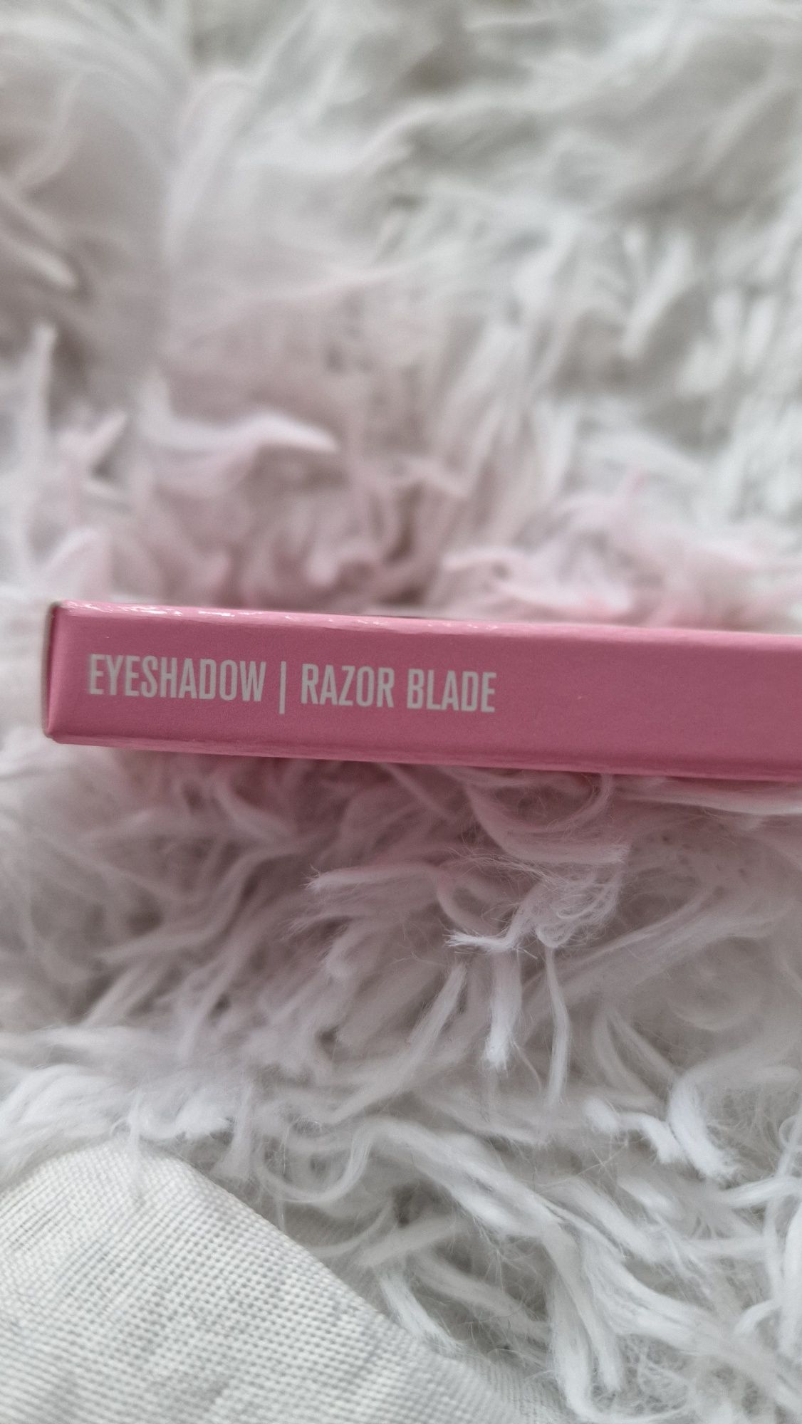Jeffree Star, cień do powiek, srebrny Razor Blade