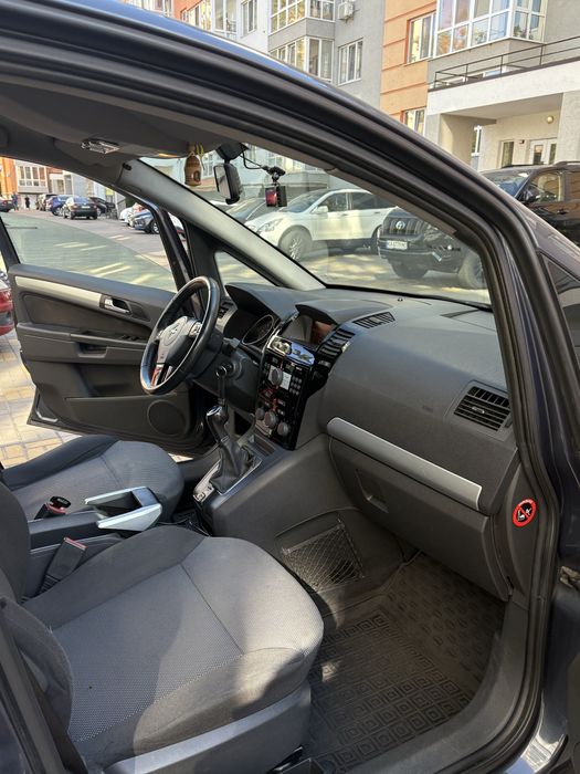 Продам Opel Zafira B