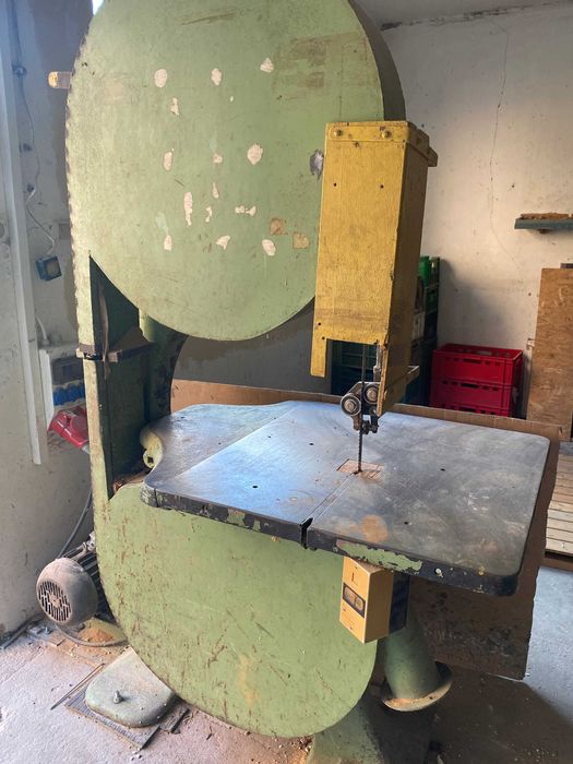 Piła taśmowa do drewna