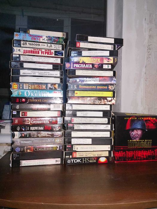 Продам відіомагнітофон LG разом с касетамі, у гарному стані