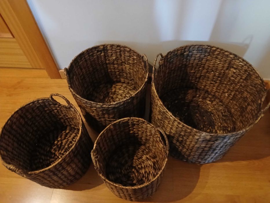 Cestos de palhinha escura
