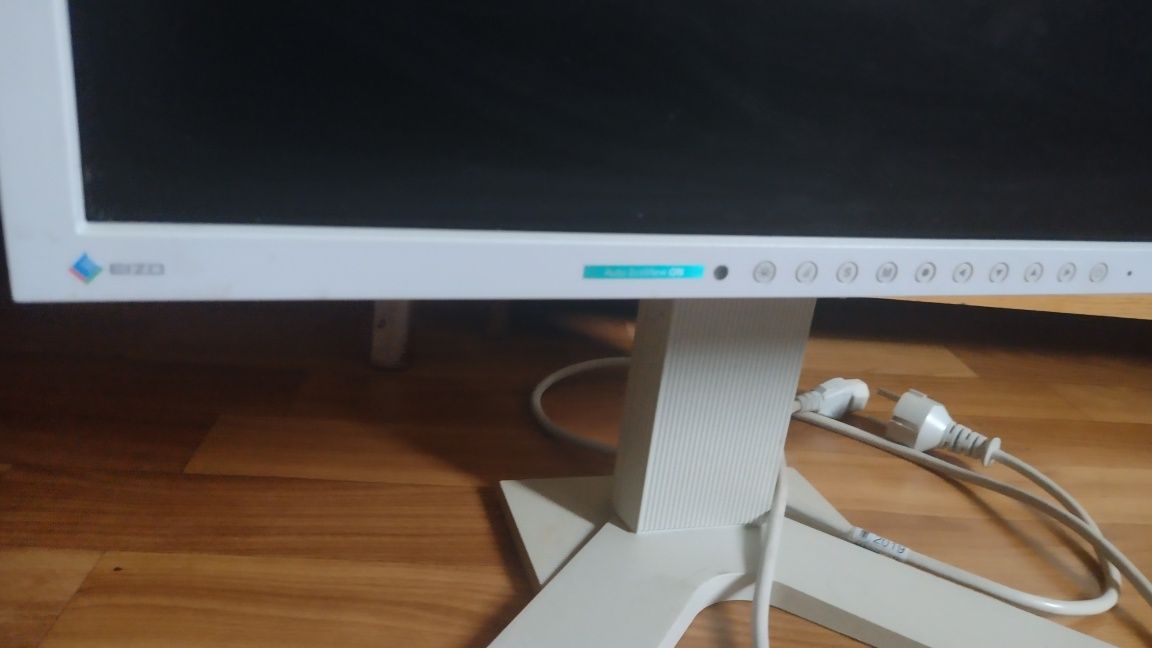 Монитор Eizo со встроенными динамиками
