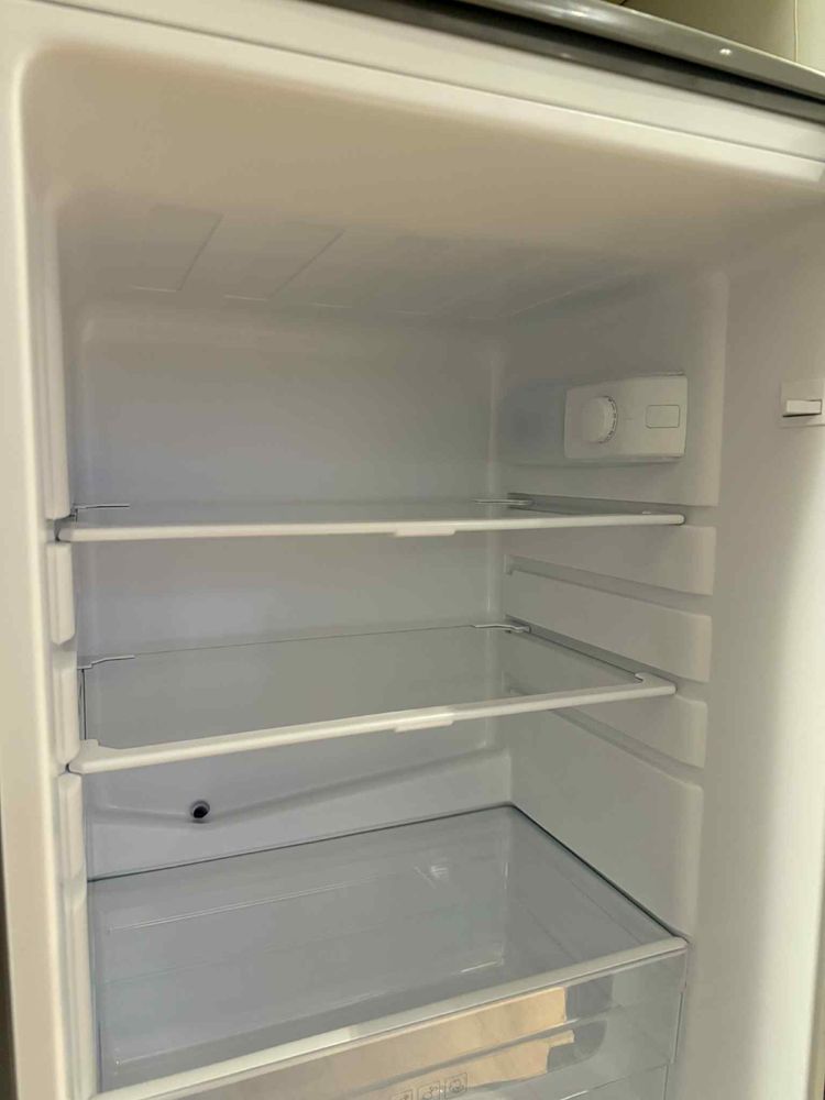 Sprzedam Lodówkę MPM-147-KB-12 144cm z zarmazalnikiem dolnym srebrną