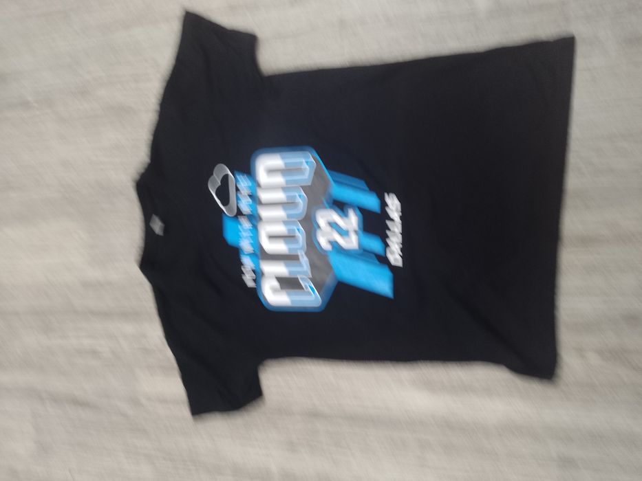 Sprzedam męską koszulkę rozmiar M.