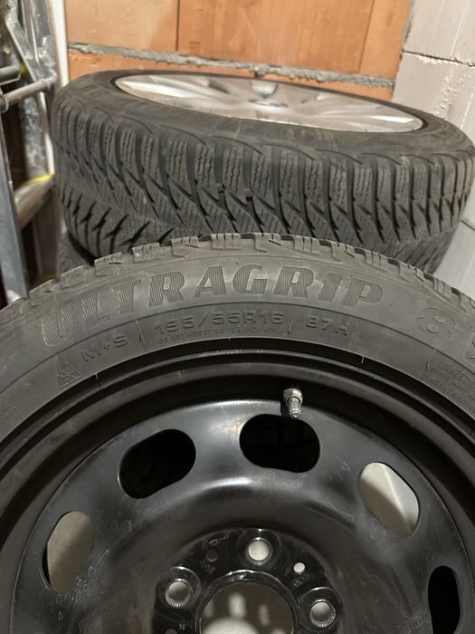 Kola zimowe Good Year  Ultragrip 8