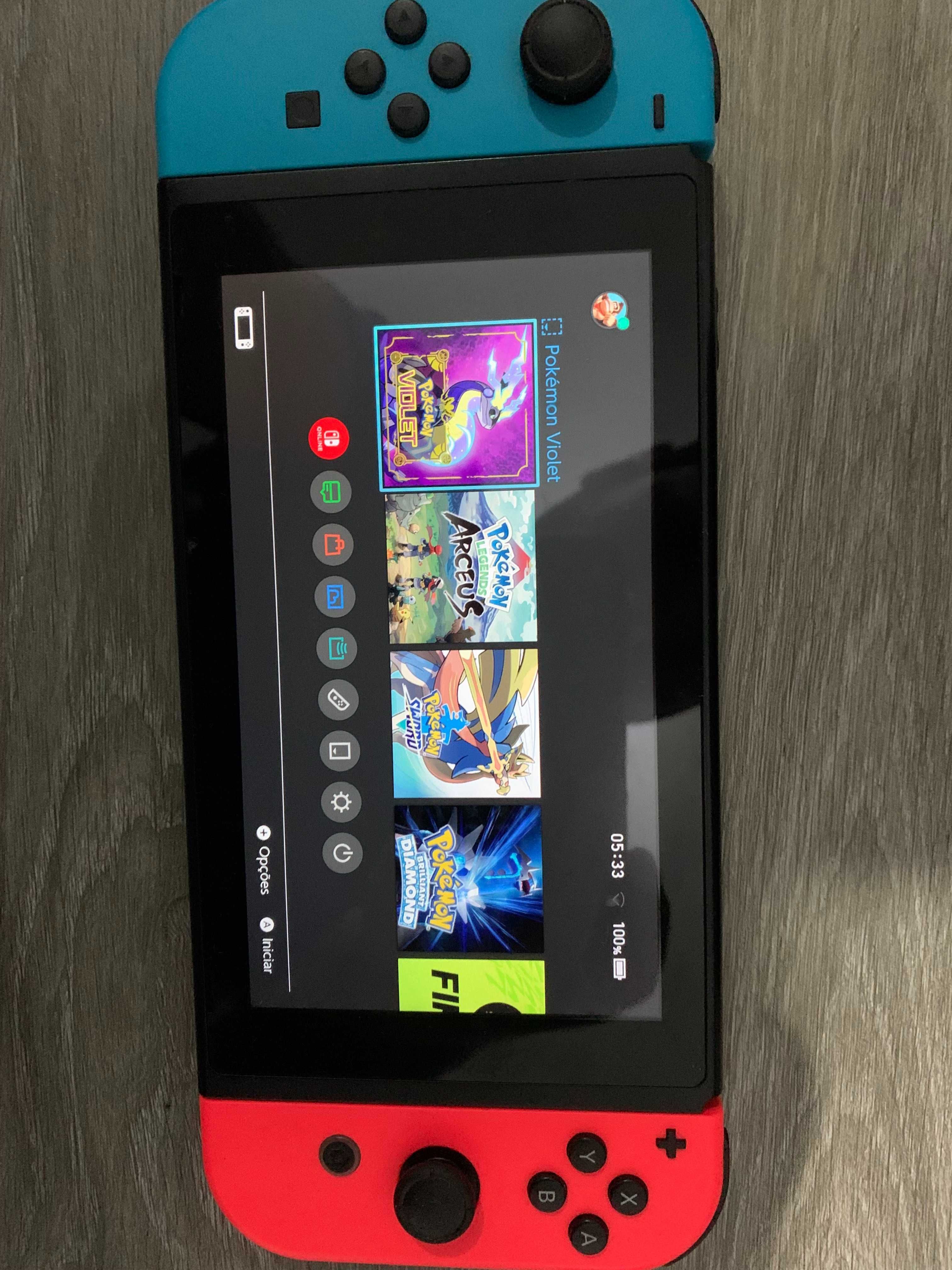 Nintendo Switch com jogos e acessórios