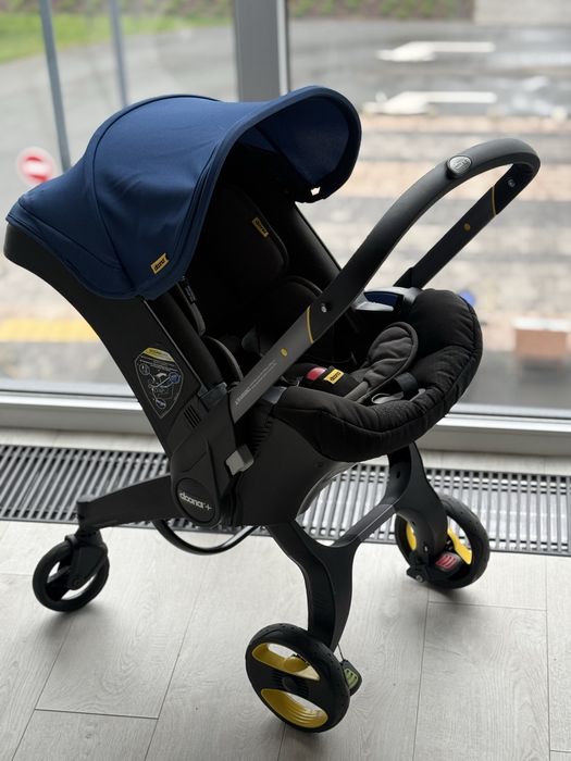 Автокрісло-візочок Doona+. В комплекті оригінальна сумка і дощовик