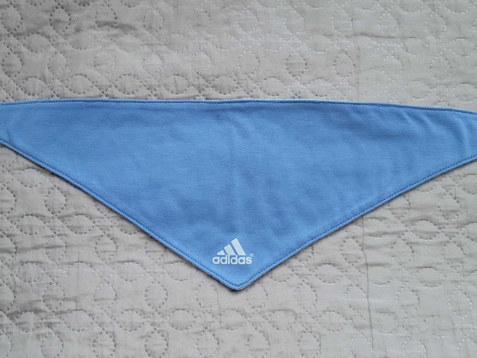Chusteczka apaszka Adidas niebieski trójkąt