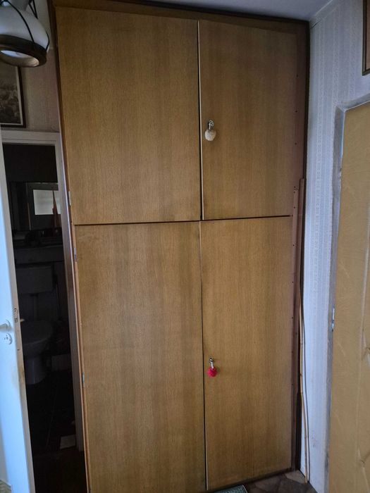 Oddam meble z mieszkania: stół, szafy, kredensy, szafki kuchenne itp.