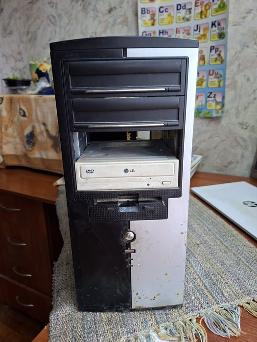 Корпус от компьютера LG с одним дисководом