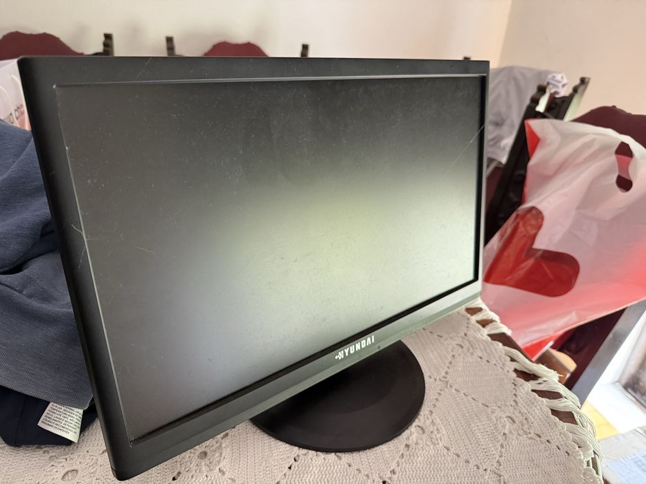 Hyundai X224W 22" LCD WSXGA+ 1680 x 1050 Monitor 5ms DVI VGA