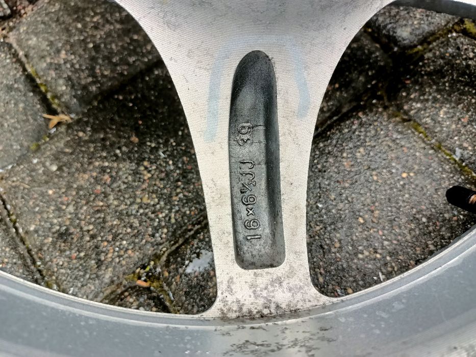 Felgi aluminiowe Toyota Avensis Celica Vll 16" 6,5J 5x100