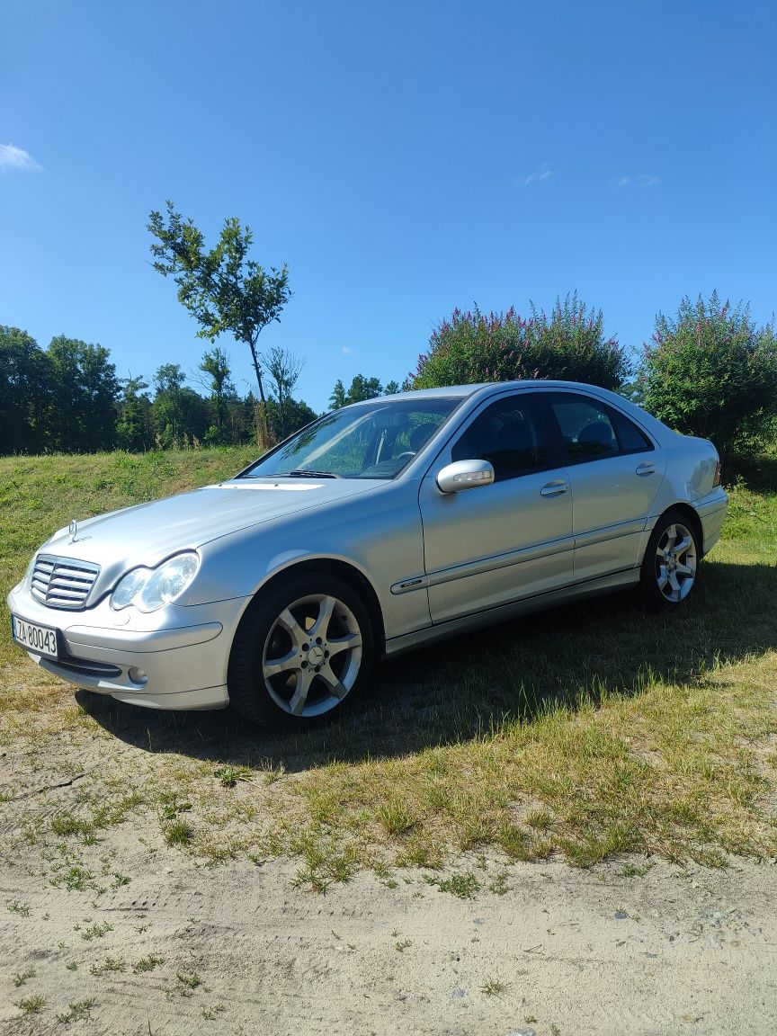Mercedes-Benz W203 C180 Avantgarde Sport Edition
1.8 Benzyna 143Km
Aut