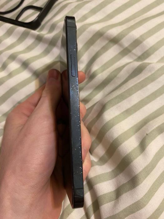 Iphone 12 pro Bateriia 81%