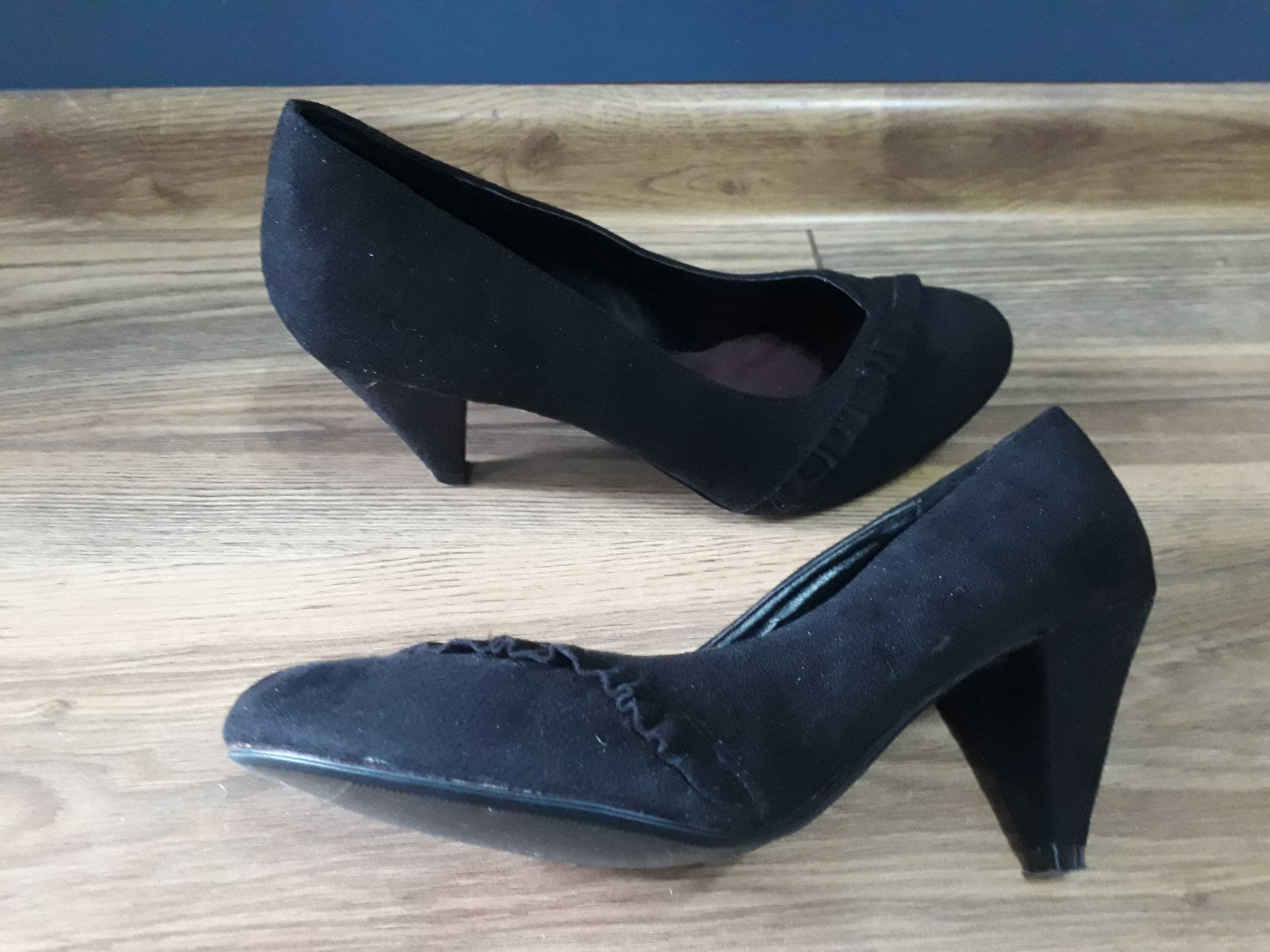 Buty czarne na obcasie rozmiar 37